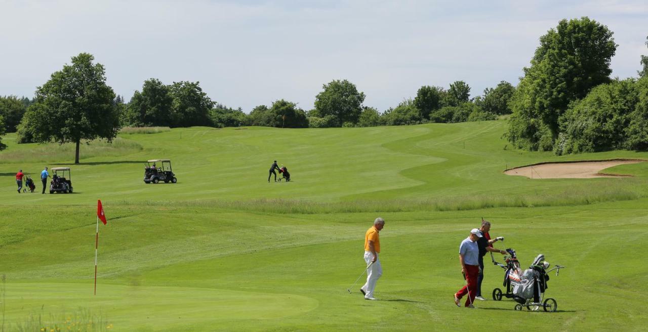 Apartments Golfpark Schlossgut Sickendorf Lauterbach Zewnętrze zdjęcie